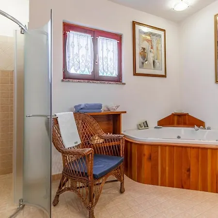 Novela By Istrialux Vila