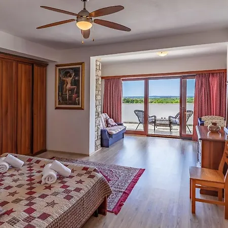 Novela By Istrialux Vila Pula