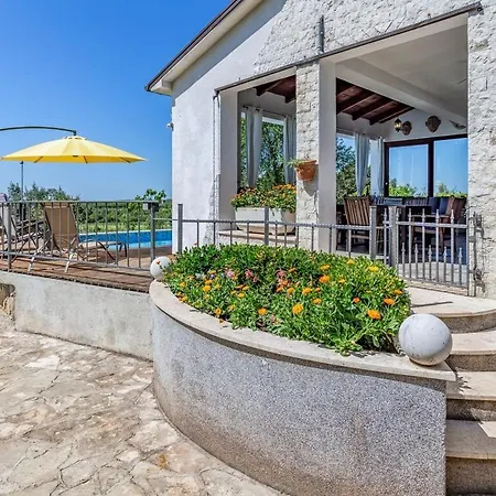 Novela By Istrialux * Пула