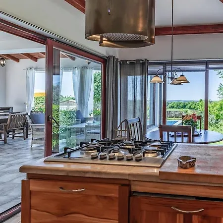 Villa Novela By Istrialux