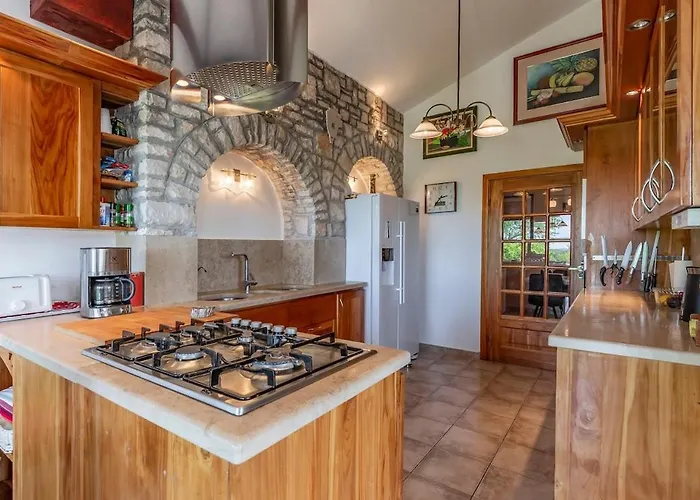 Novela By Istrialux * Pula